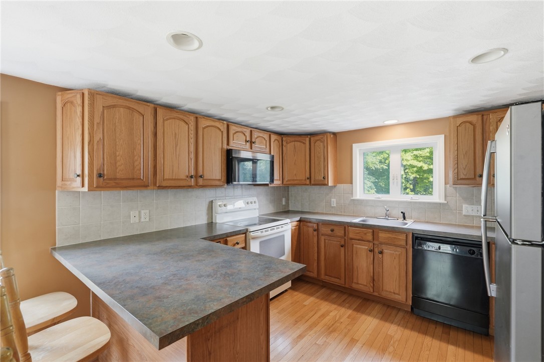 128 Grandview Avenue Lincoln, RI 02865 - Photo 32 of 48 Addition kitchen