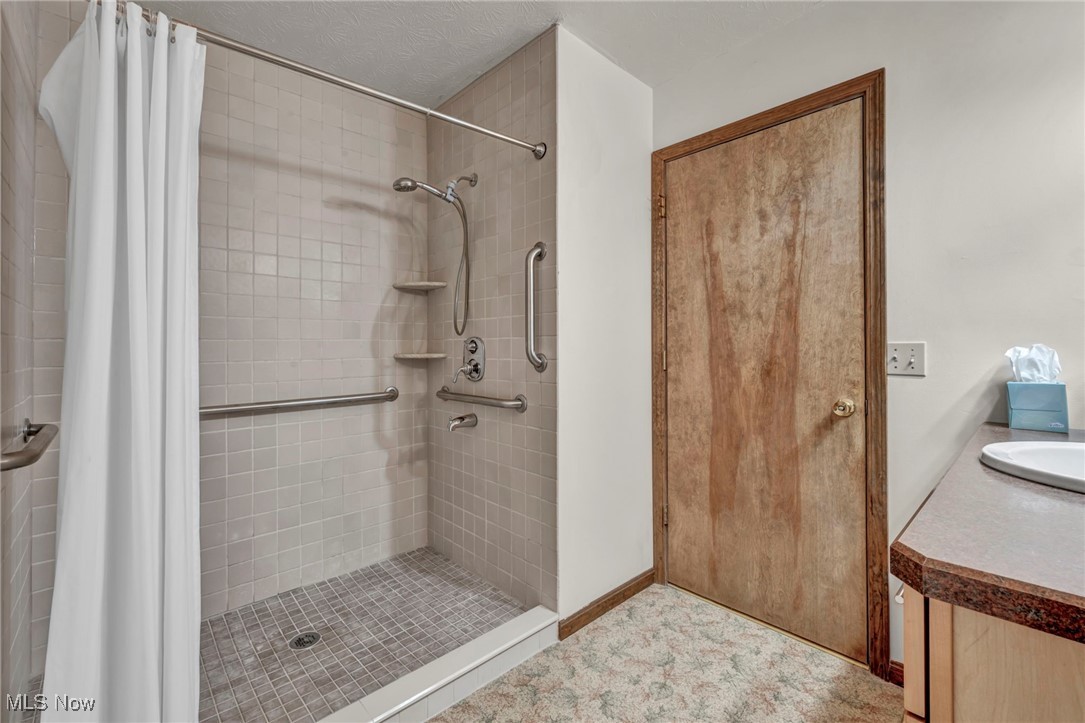 5780 Carsten Road Medina, OH 44256 - Photo 11 of 32 master bath