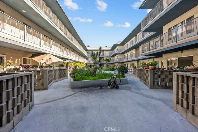 $949,000 | 1126 North Central Avenue, Unit 101, Glendale, CA 91202