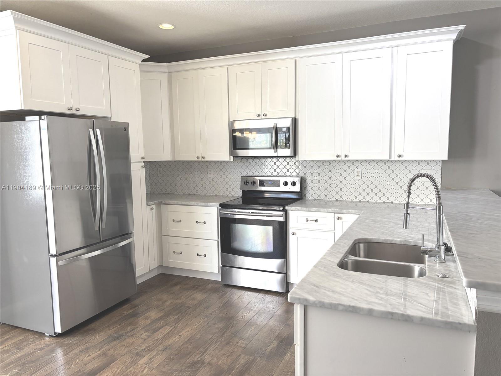 150 Regions Way Jupiter, FL 33458 - Photo 2 of 13