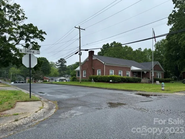 a swimming pool with yard in the background