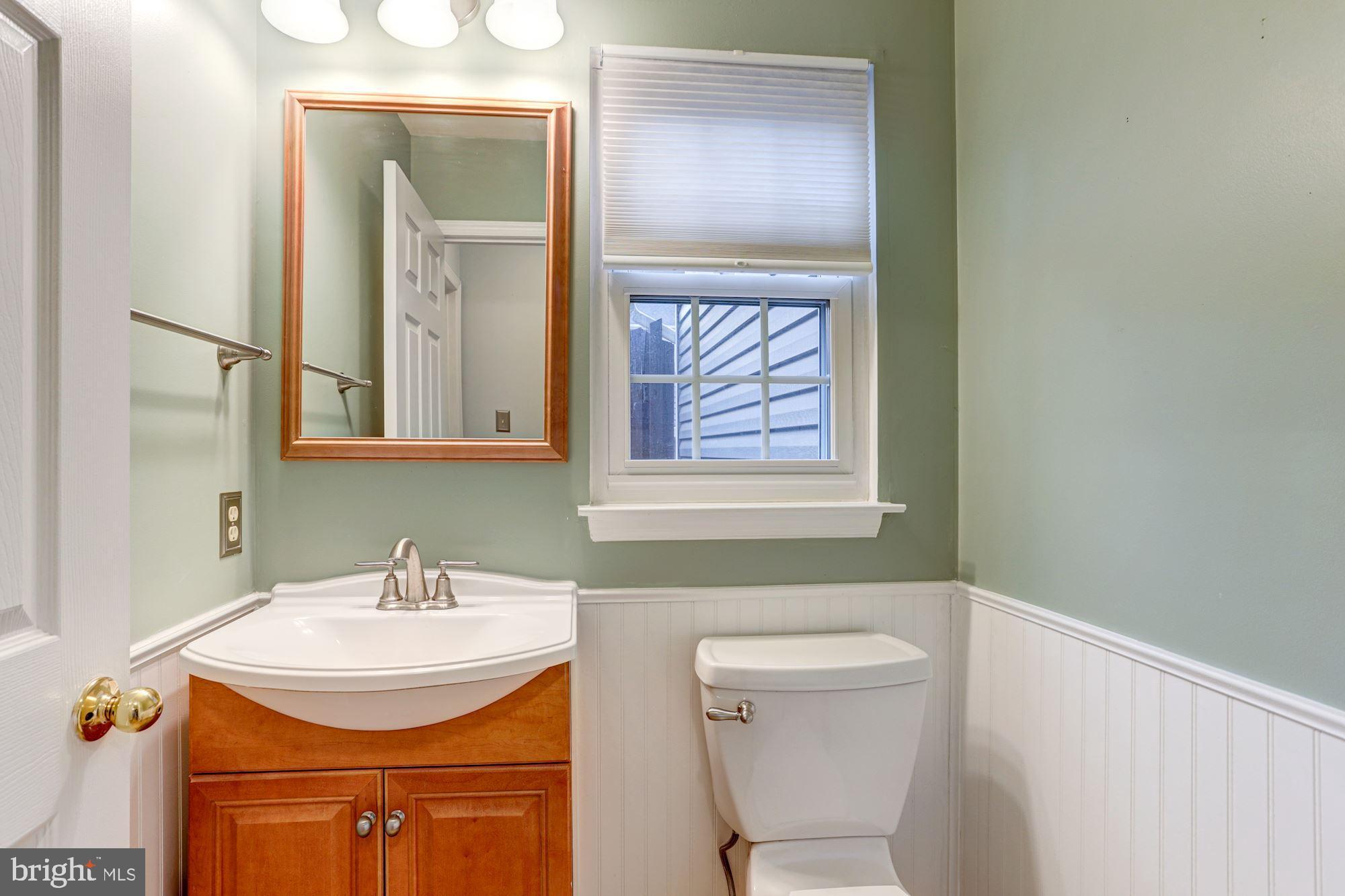 6689 Hunter Road Elkridge, MD 21075 - Photo 15 of 43 Powder Room