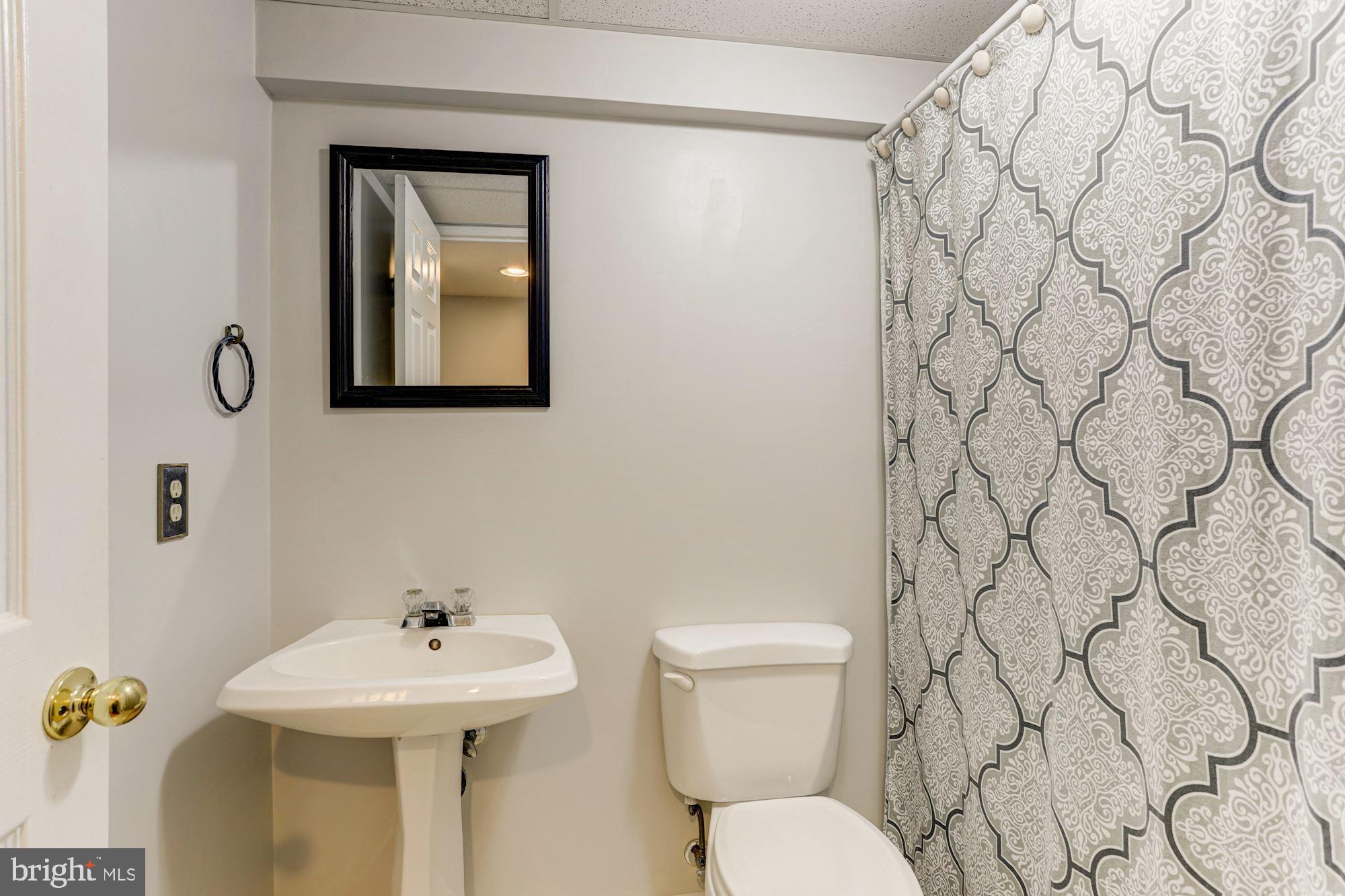 6689 Hunter Road Elkridge, MD 21075 - Photo 24 of 43 Hall Bath