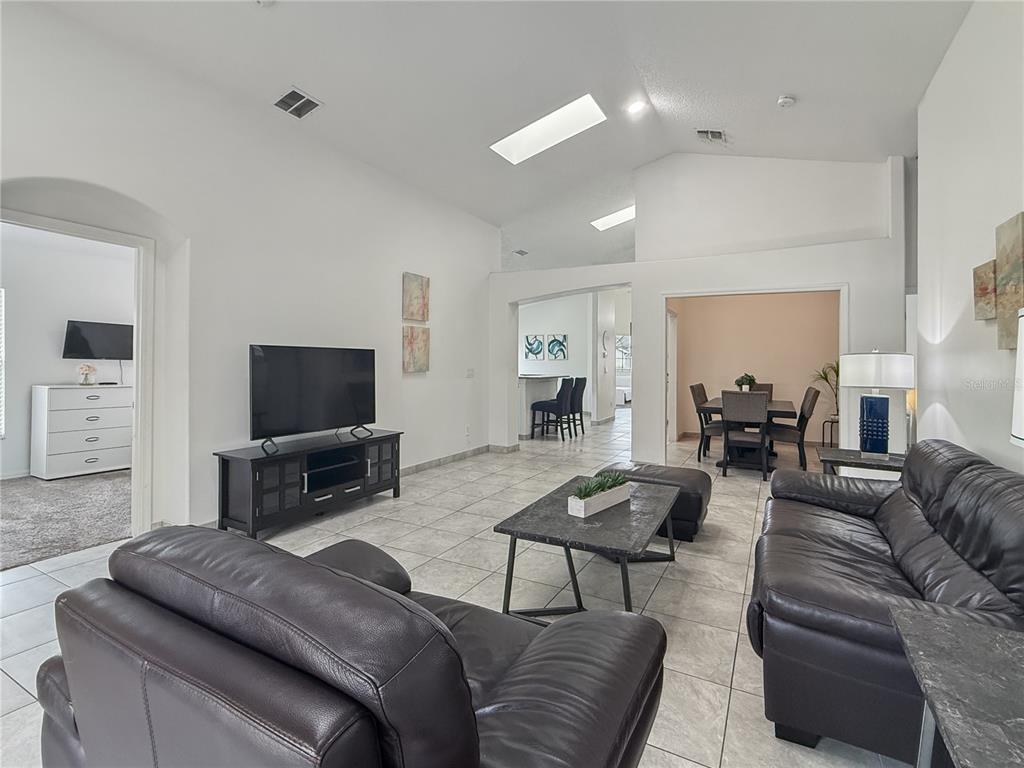 2512 Oneida Loop Kissimmee, FL 34747 - Photo 7 of 28