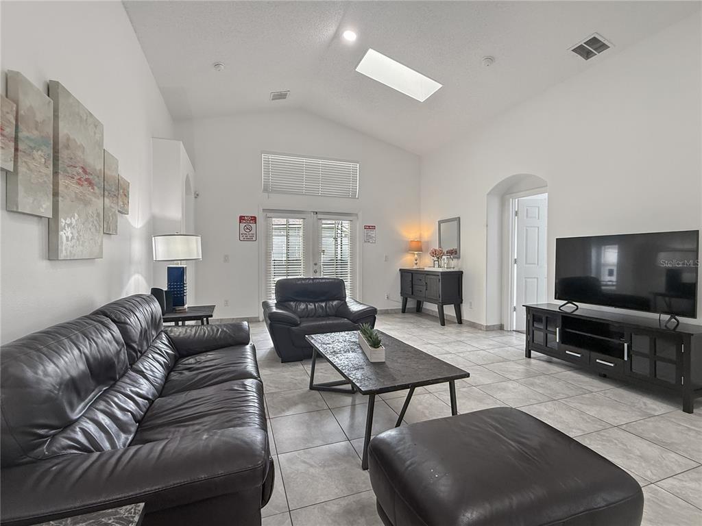 2512 Oneida Loop Kissimmee, FL 34747 - Photo 8 of 28