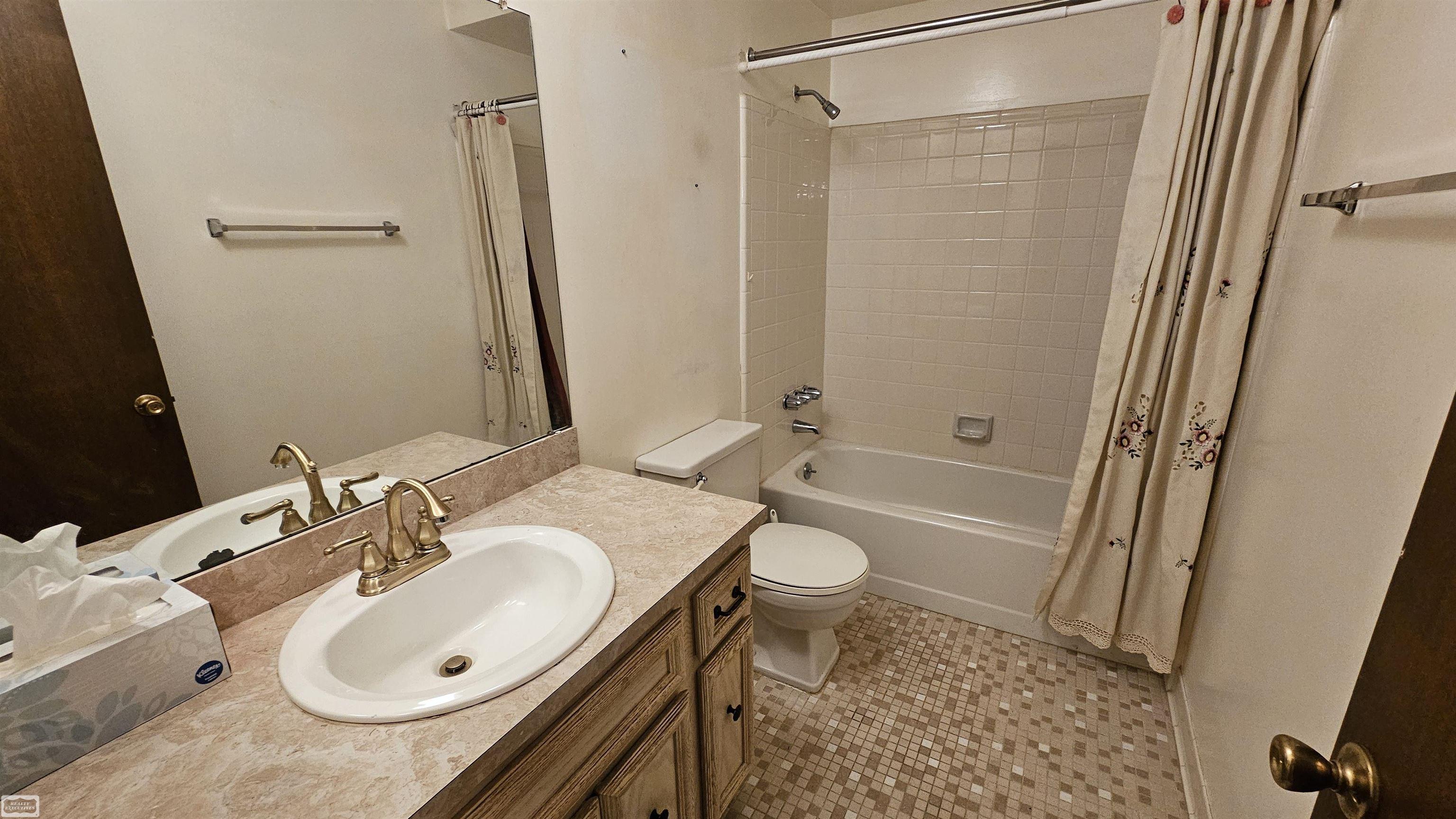 8744 Phoenix Court Warren, MI 48093 - Photo 14 of 21