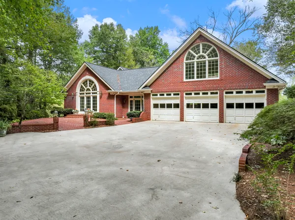 $877,500 | 4394 Holly Springs Road, Pendergrass, GA 30567