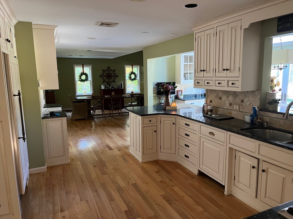 22 Hunters Road Boxford, MA 01921 - Photo 7 of 29