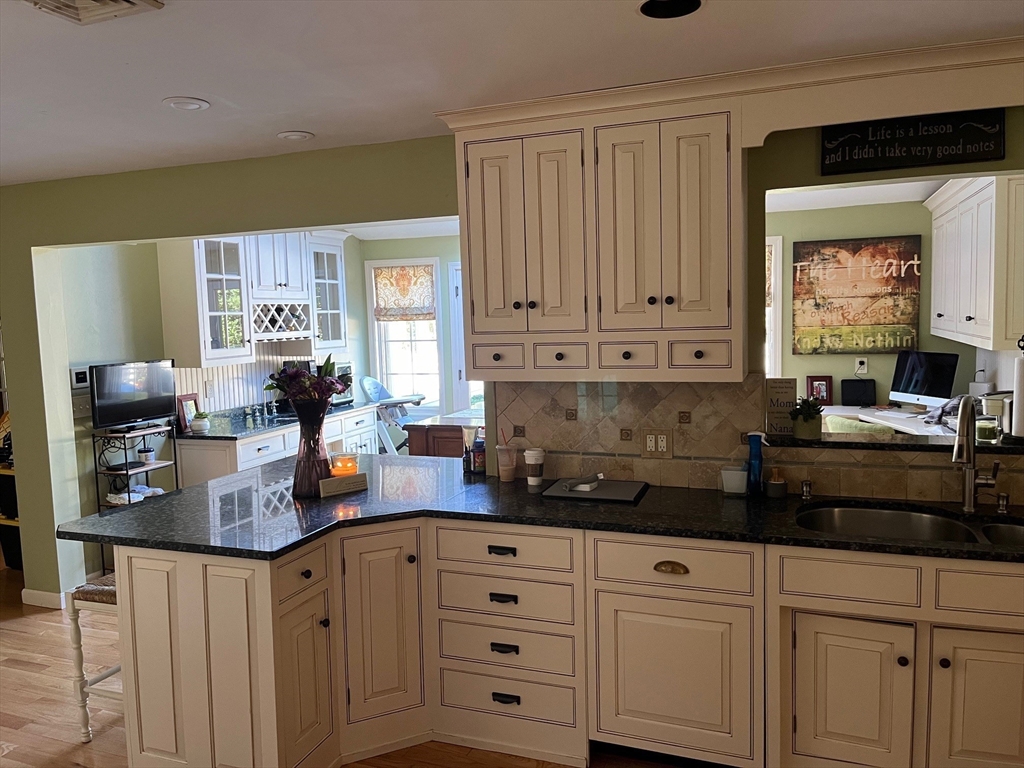 22 Hunters Road Boxford, MA 01921 - Photo 8 of 29