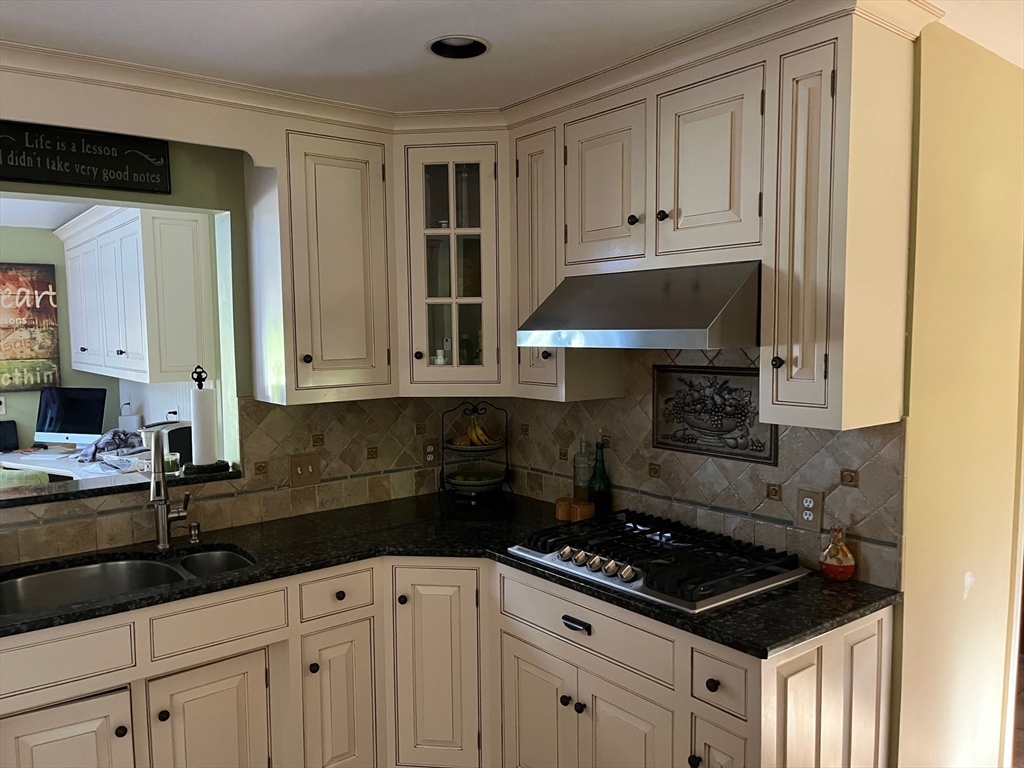 22 Hunters Road Boxford, MA 01921 - Photo 9 of 29