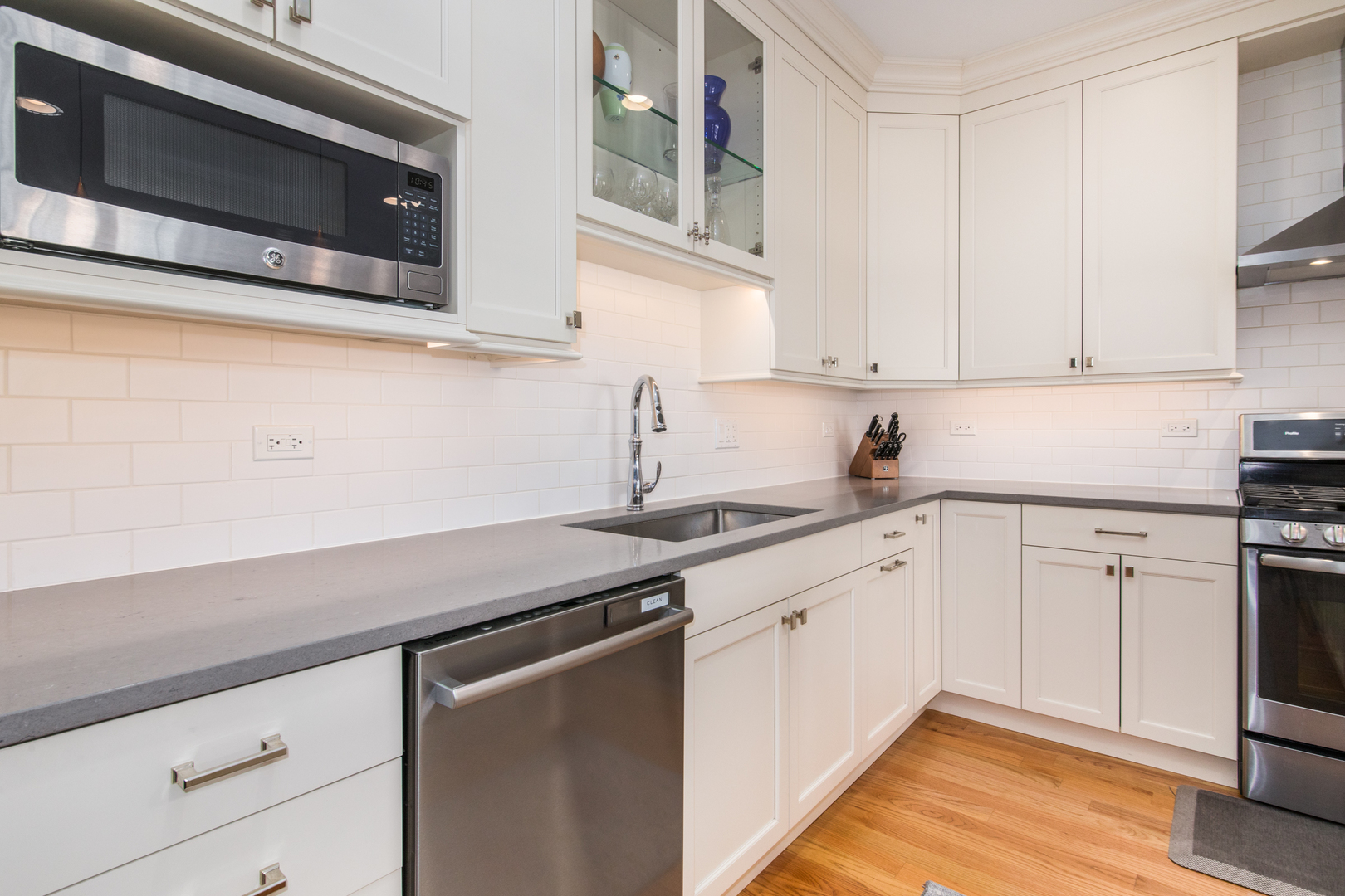 20 South Fairview Avenue, Unit 4N Park Ridge, IL 60068 - Photo 9 of 40 Gallery Image 9