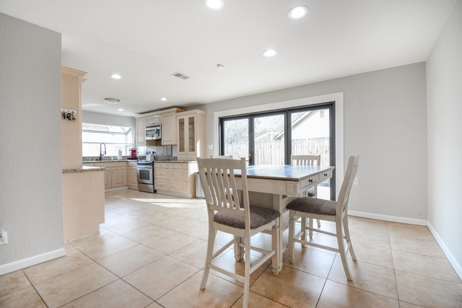 7217 Springleaf Court Citrus Heights, CA 95621 - Photo 11 of 43