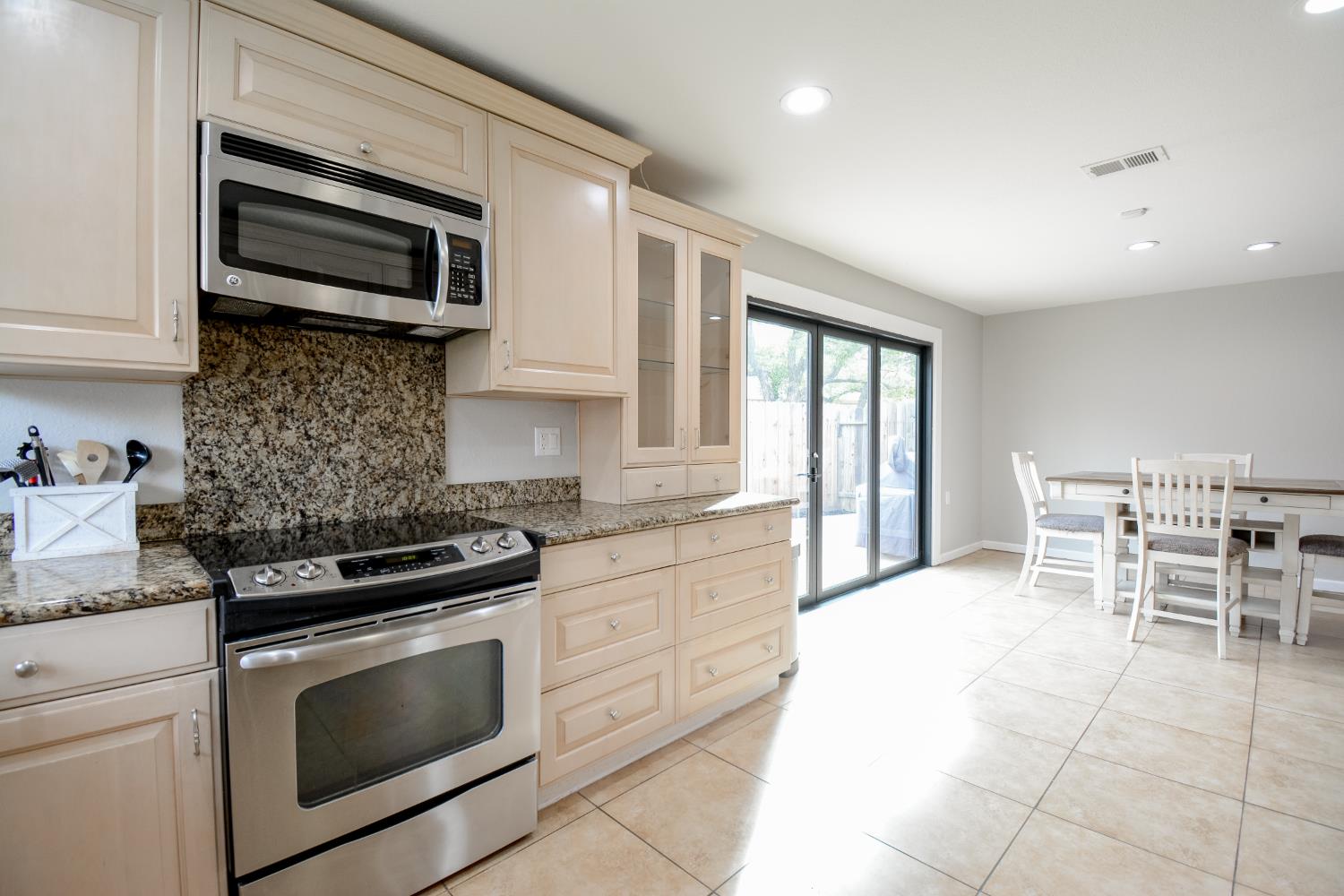 7217 Springleaf Court Citrus Heights, CA 95621 - Photo 12 of 43