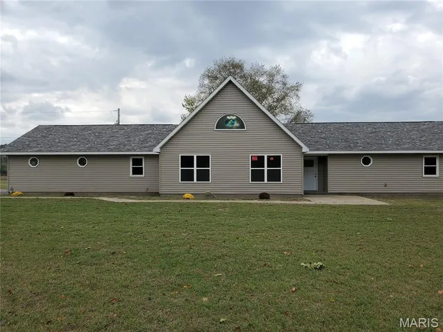 $240,000 | 2093 East County Highway 450, Sikeston, MO 63801