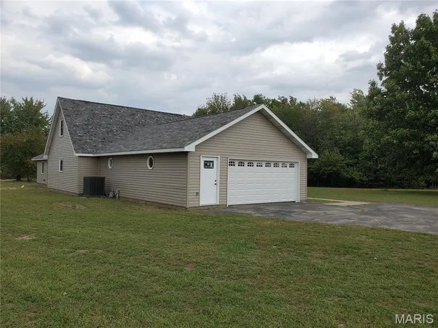 $240,000 | 2093 East County Highway 450, Sikeston, MO 63801