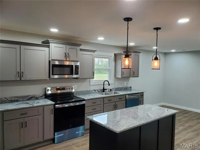 $240,000 | 2093 East County Highway 450, Sikeston, MO 63801