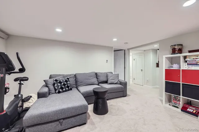 $5,600 | 1000 North Monaco St Parkway, Denver, CO 80220