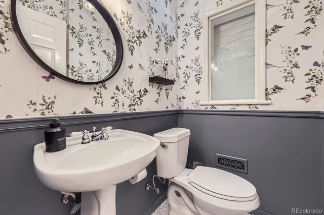 $5,600 | 1000 North Monaco St Parkway, Denver, CO 80220