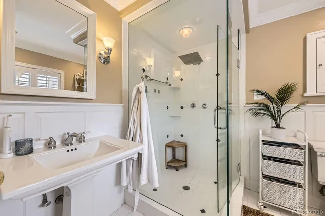 $5,600 | 1000 North Monaco St Parkway, Denver, CO 80220