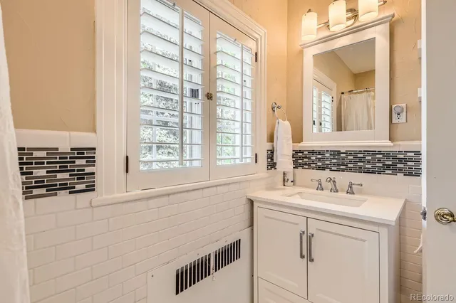 $5,600 | 1000 North Monaco St Parkway, Denver, CO 80220