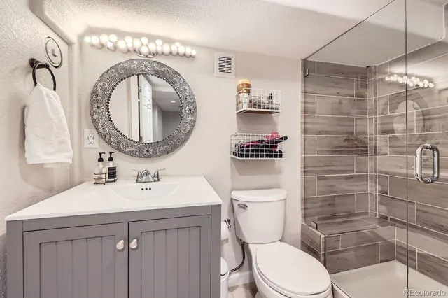 $5,600 | 1000 North Monaco St Parkway, Denver, CO 80220