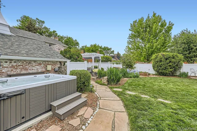 $5,600 | 1000 North Monaco St Parkway, Denver, CO 80220