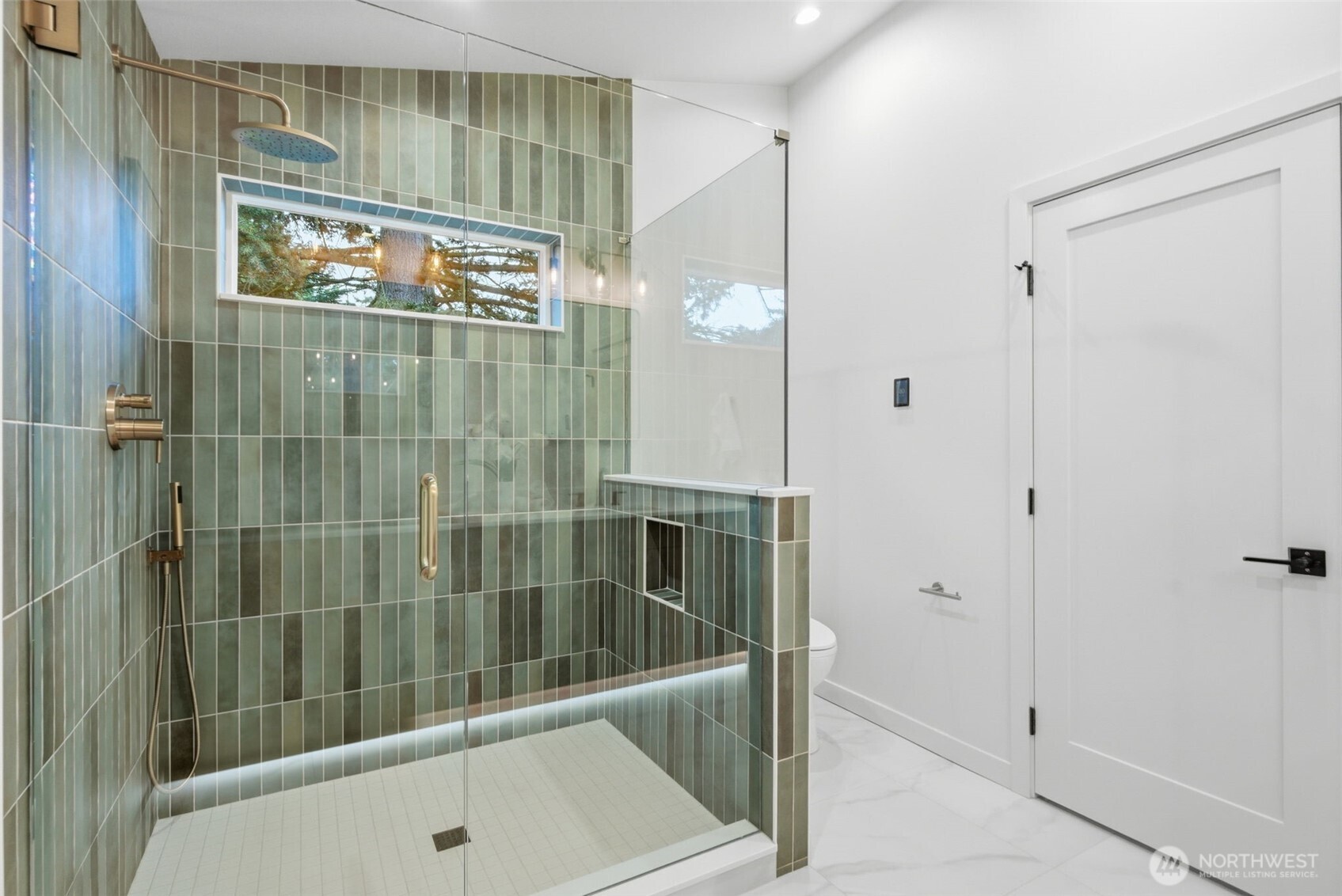 9725 Evanston Avenue North Seattle, WA 98103 - Photo 27 of 40