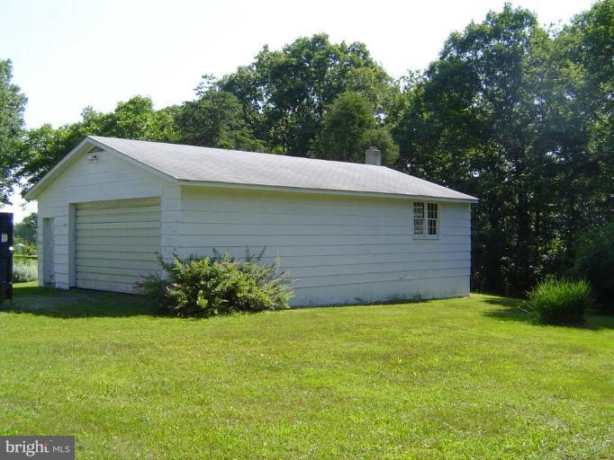 1760 Hunting Ridge Road Winchester, VA 22603 - Photo 4 of 7 Garage 1