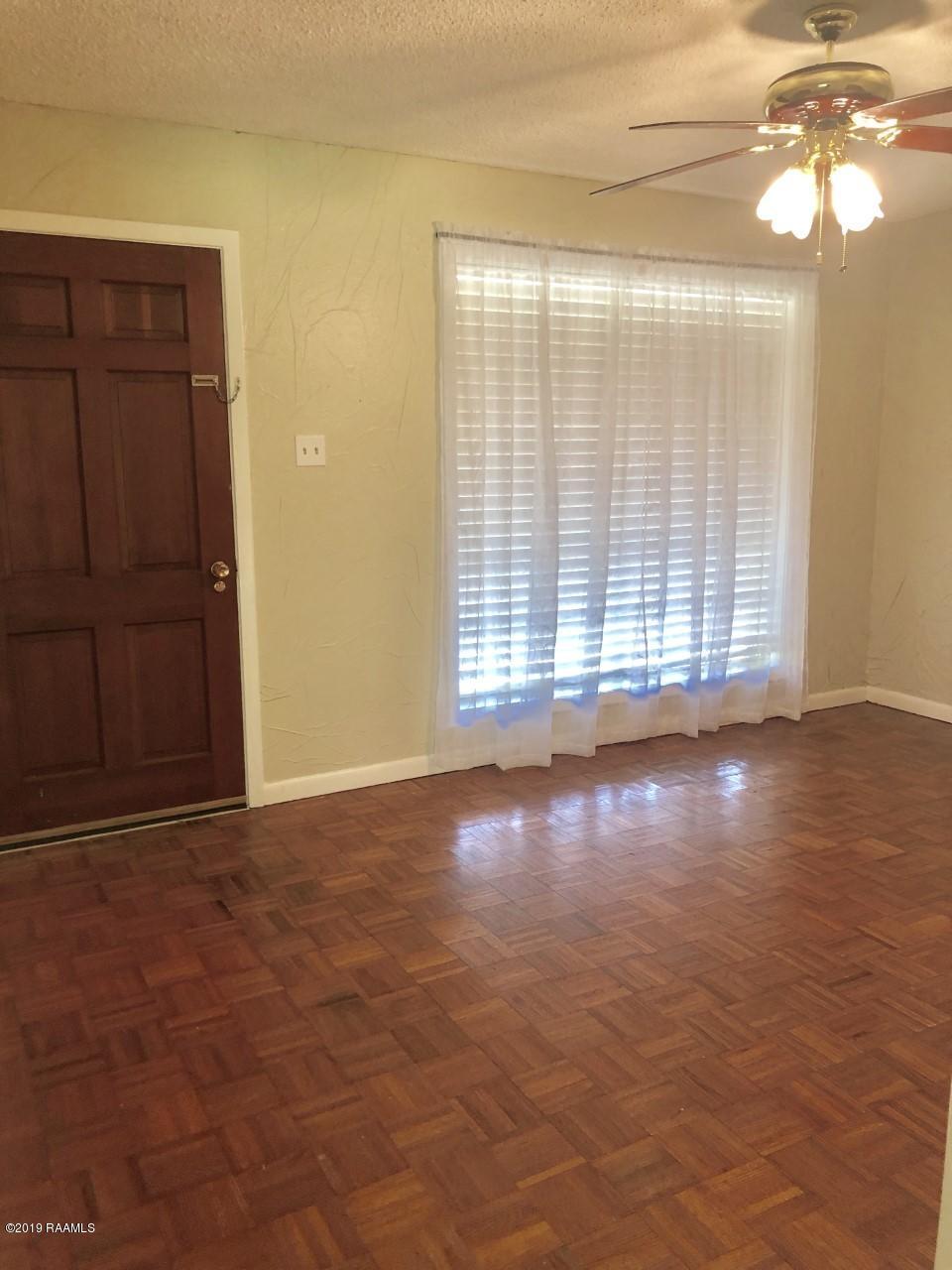 118 Normandy Road Lafayette, LA 70503 - Photo 6 of 13 118 Normandy living