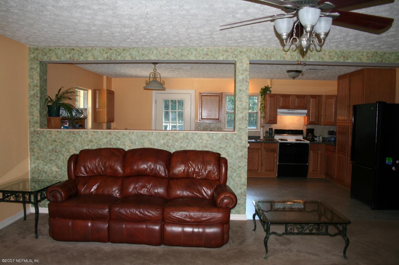 1056 Carter Road Lawtey, FL 32058 - Photo 6 of 16 Large Living Room