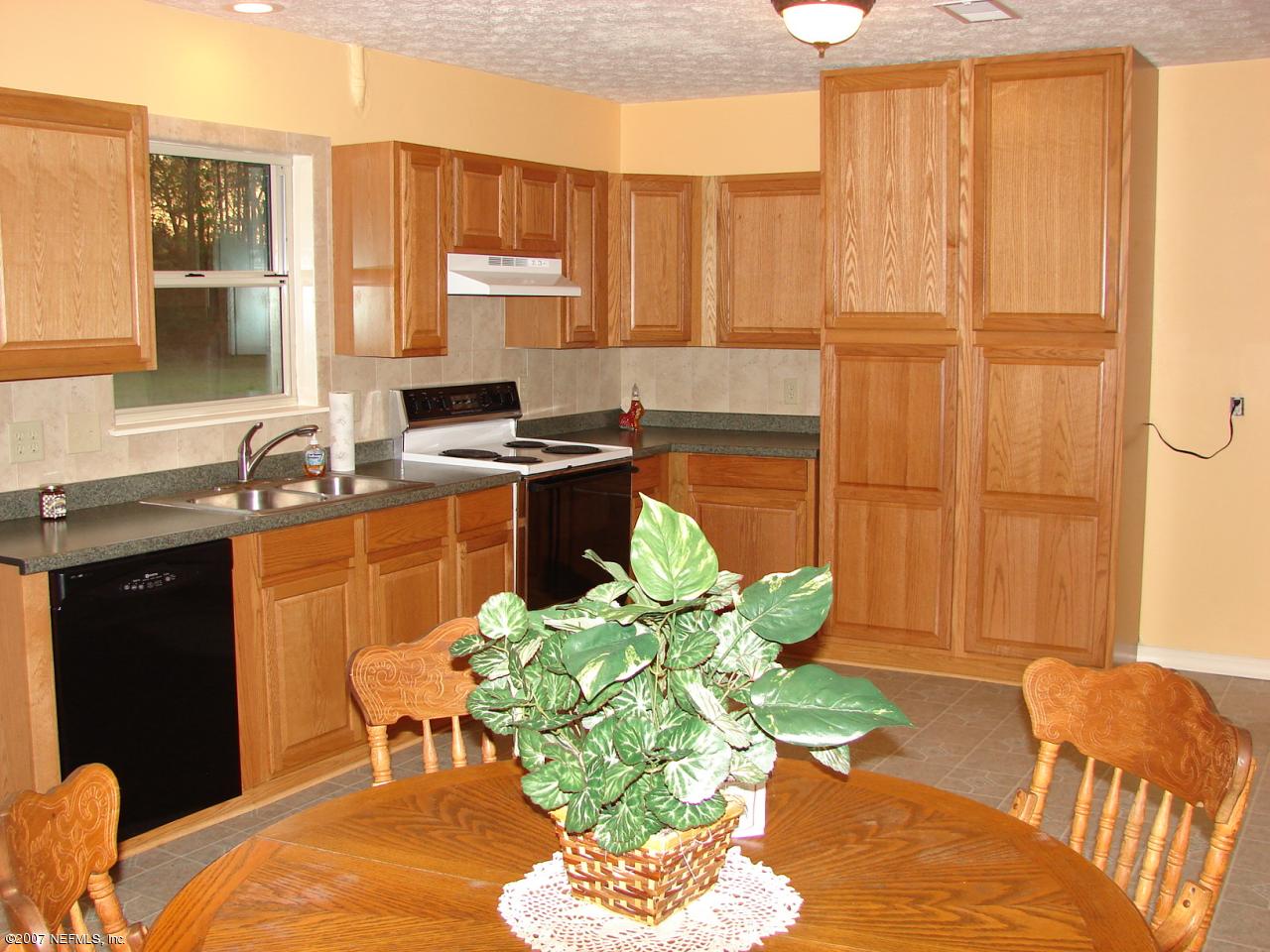 1056 Carter Road Lawtey, FL 32058 - Photo 7 of 16 Roomy Kitchen