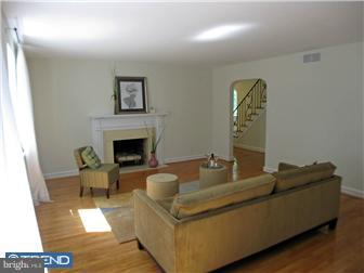 1509 Scrope Road Rydal, PA 19046 - Photo 3 of 12 Living Room