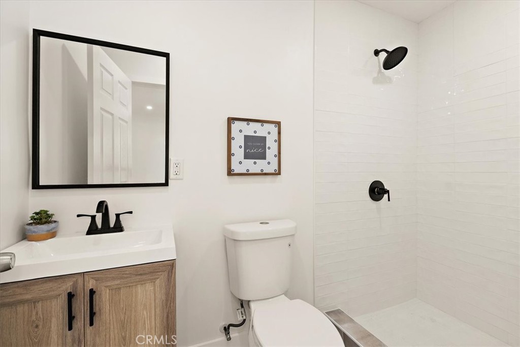 1218 North Spring Avenue Compton, CA 90221 - Photo 21 of 31 Master bathroom