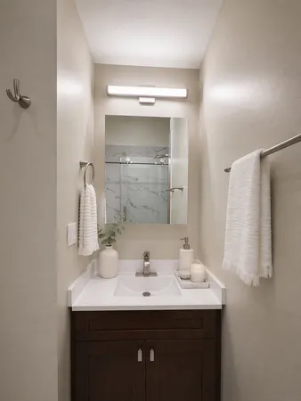 $4,500 | 1014 West George Street, Unit 1, Chicago, IL 60657