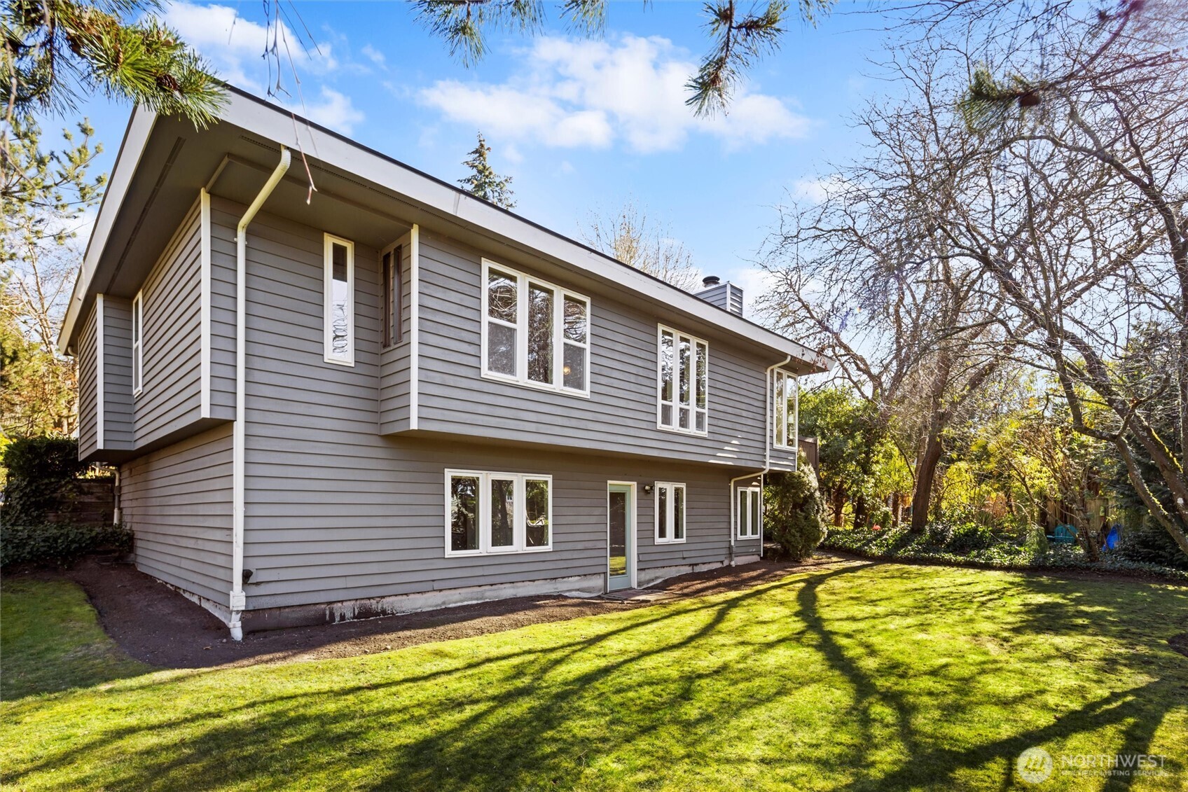 17989 Riviera Place Southwest Normandy Park, WA 98166 - Photo 34 of 39 Gallery Image 34