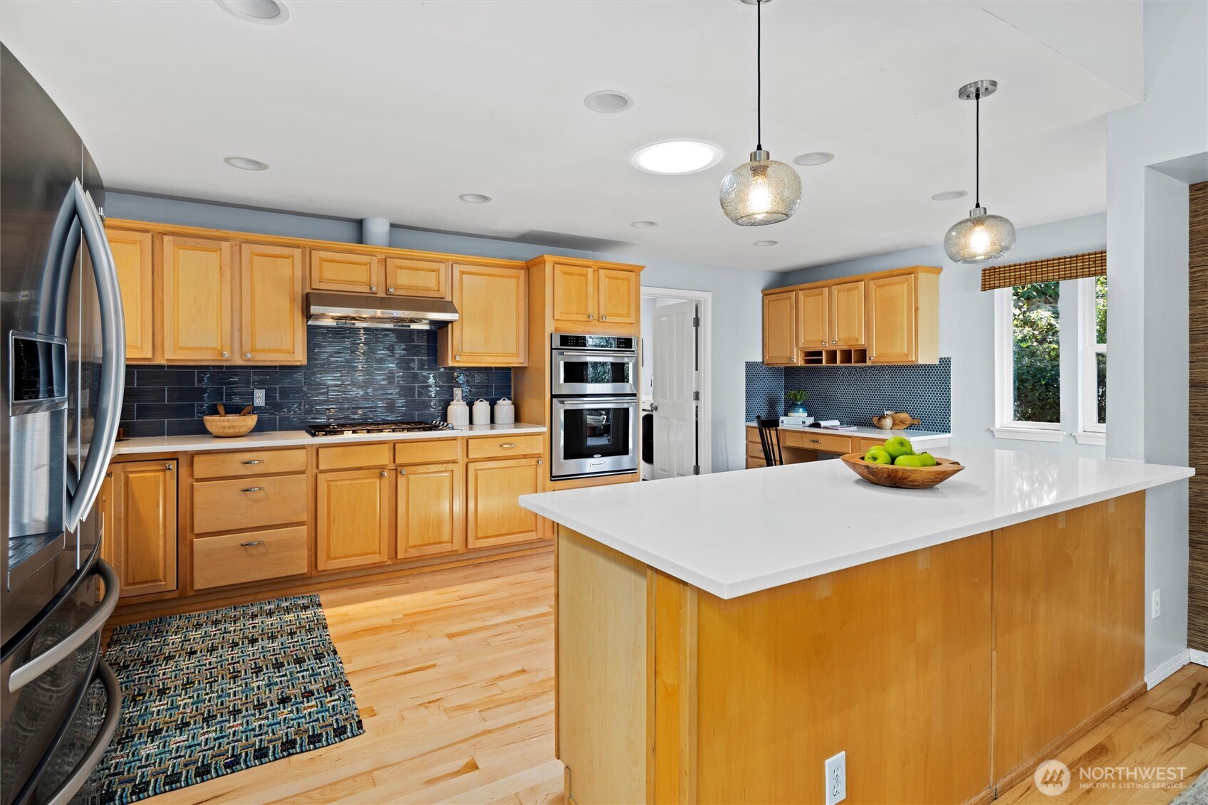 17989 Riviera Place Southwest Normandy Park, WA 98166 - Photo 9 of 39 Gallery Image 9