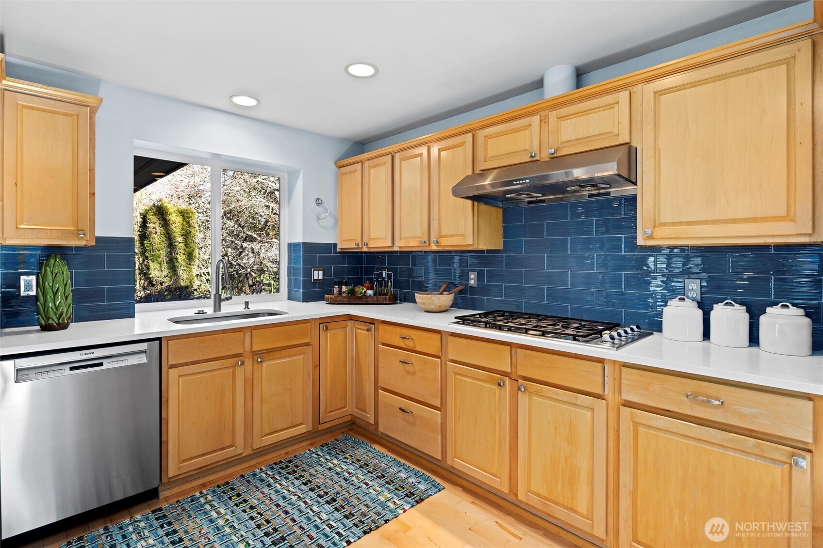 17989 Riviera Place Southwest Normandy Park, WA 98166 - Photo 10 of 39 Gallery Image 10