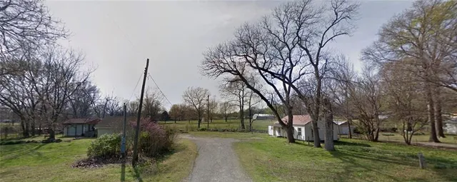 $33,000 | 202 1/2 Independence Avenue, Dearing, KS 67340