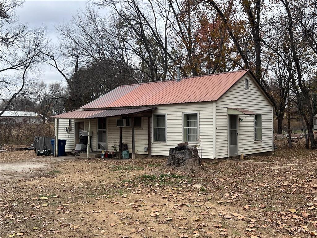 202 1/2 Independence Avenue Dearing, KS 67340 - Photo 2 of 5