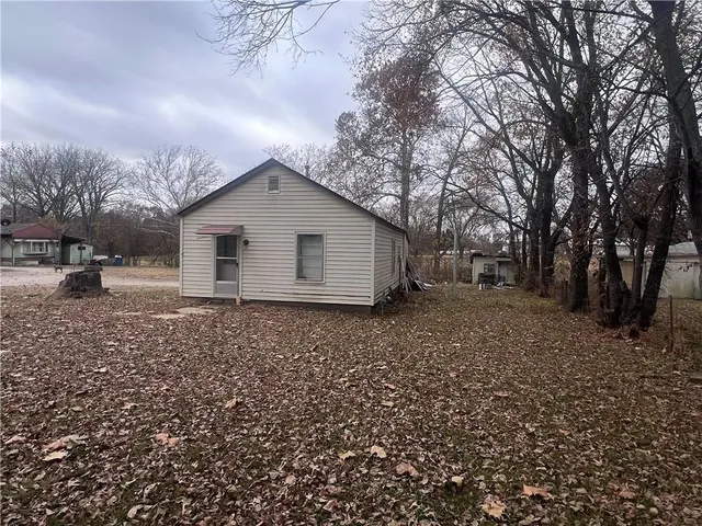 $33,000 | 202 1/2 Independence Avenue, Dearing, KS 67340