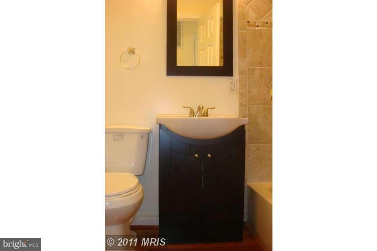 6617 Newington Road Lorton, VA 22079 - Photo 14 of 27 Bath