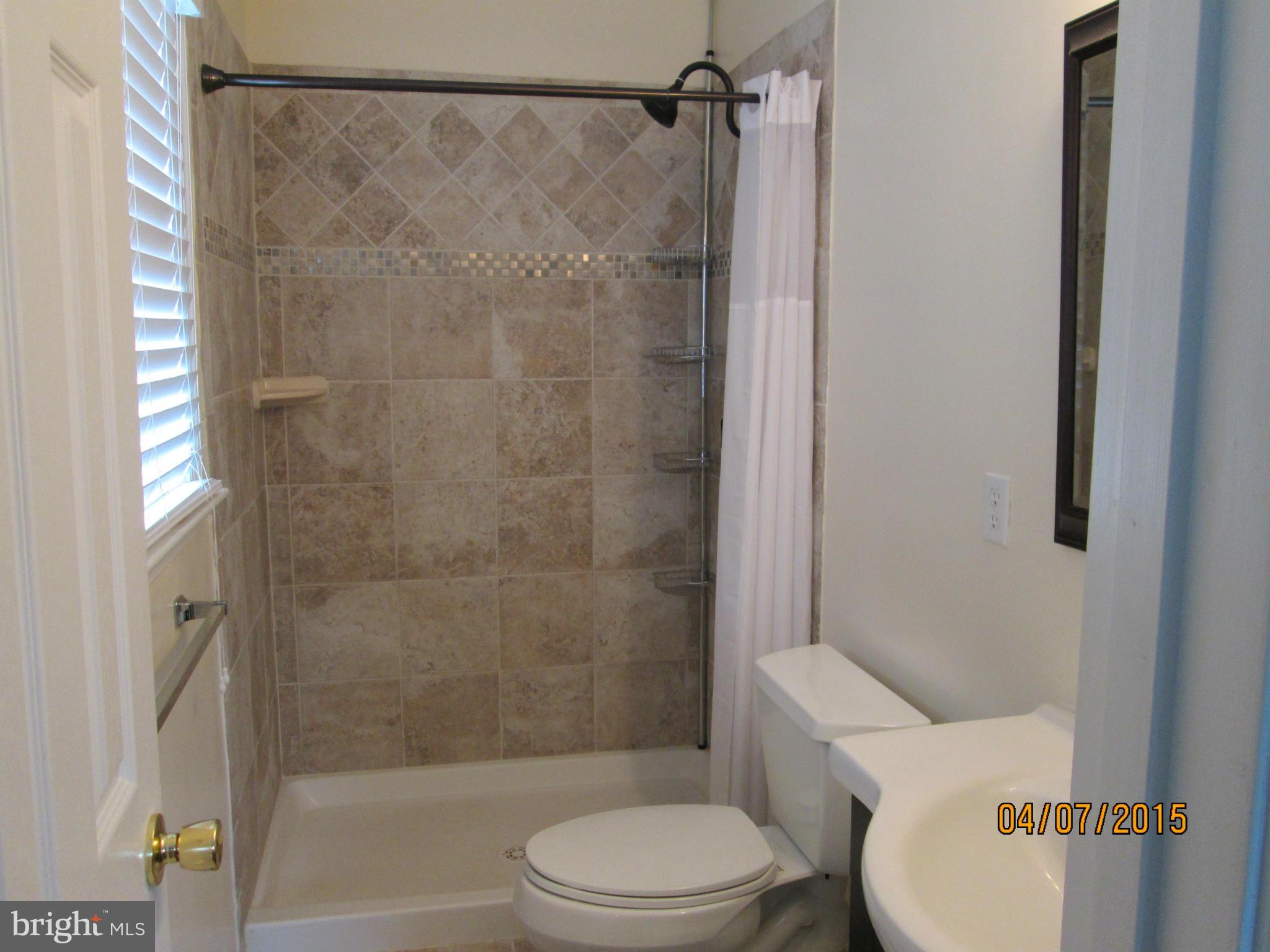 6617 Newington Road Lorton, VA 22079 - Photo 10 of 27 Bath (Master)