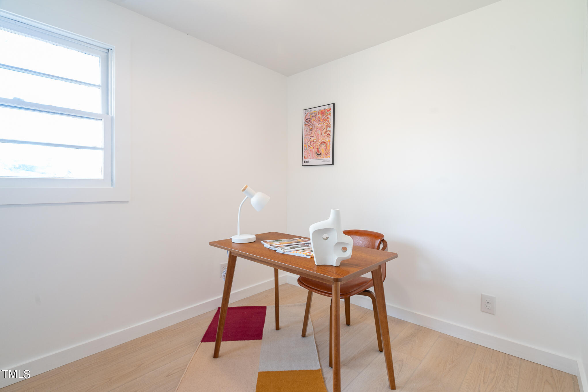 332 Erwin Road Chapel Hill, NC 27514 - Photo 12 of 35 a room with a table and a chair