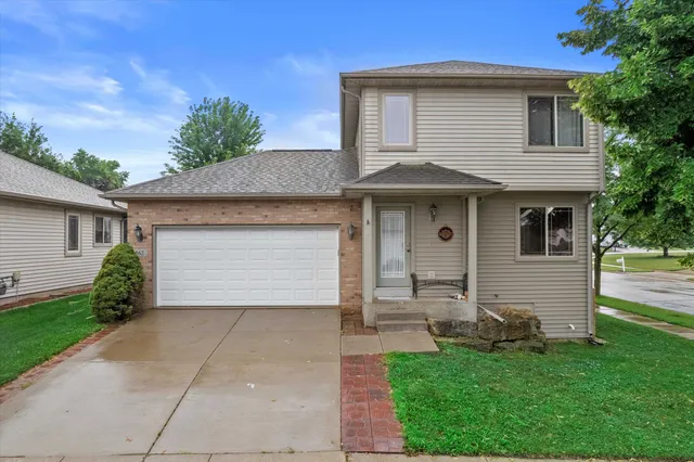 $385,000 | 562 Lexington Drive, Oregon, WI 53575