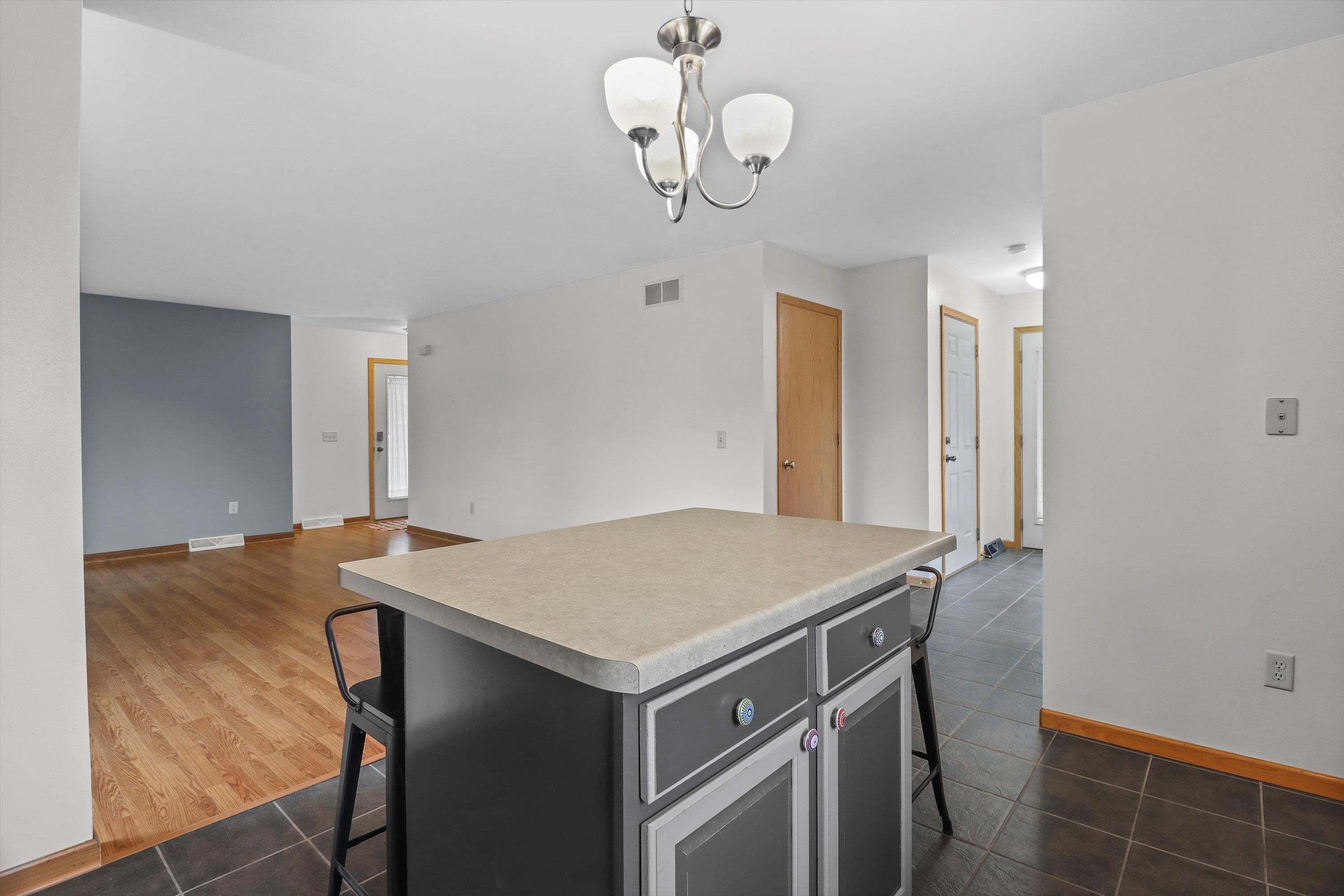 562 Lexington Drive Oregon, WI 53575 - Photo 11 of 35