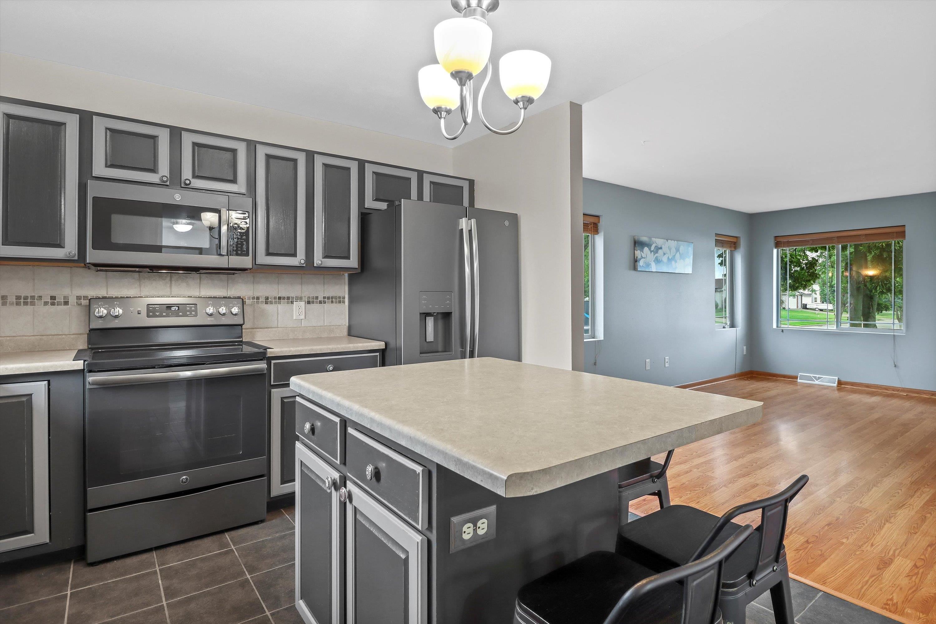 562 Lexington Drive Oregon, WI 53575 - Photo 2 of 35