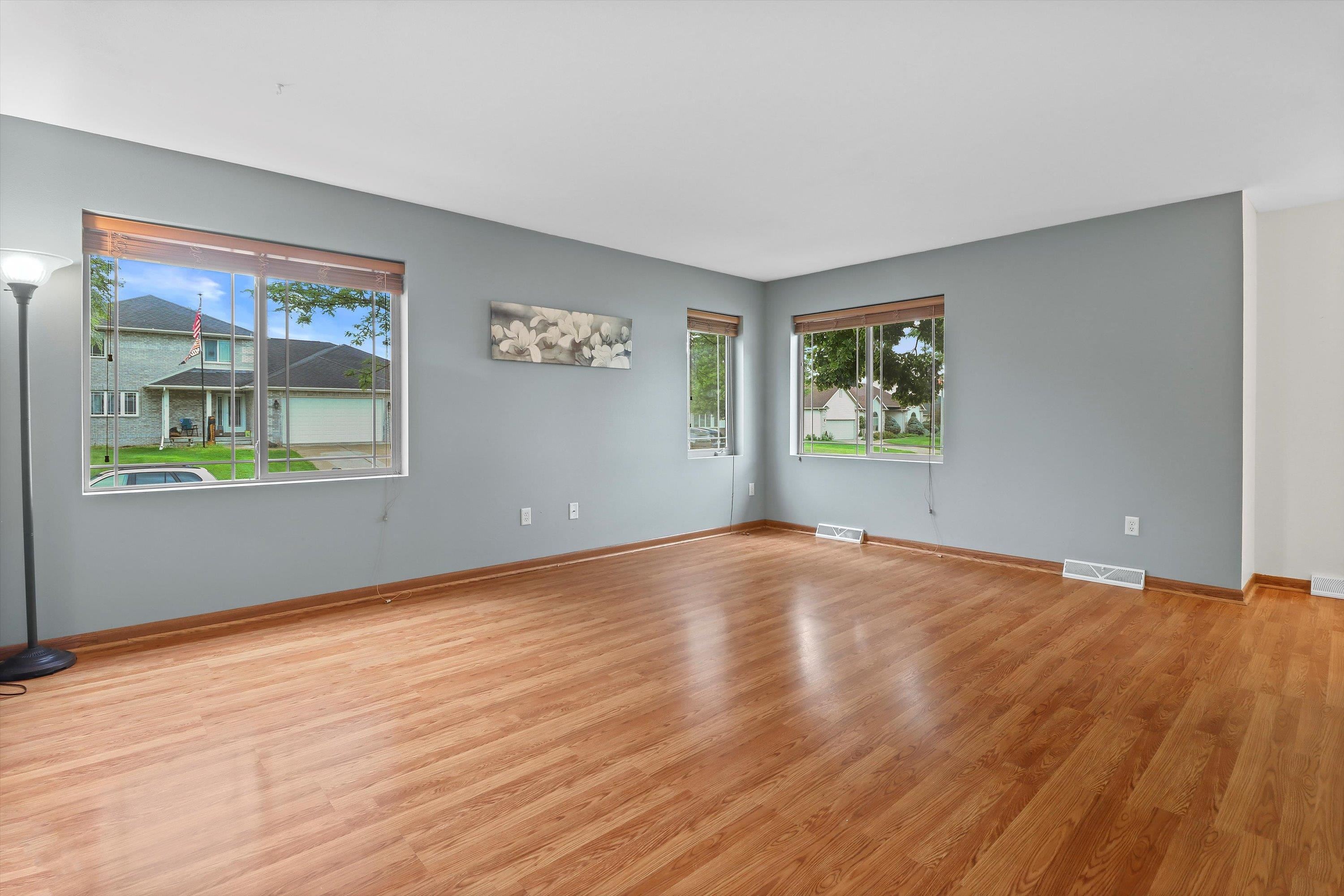 562 Lexington Drive Oregon, WI 53575 - Photo 6 of 35