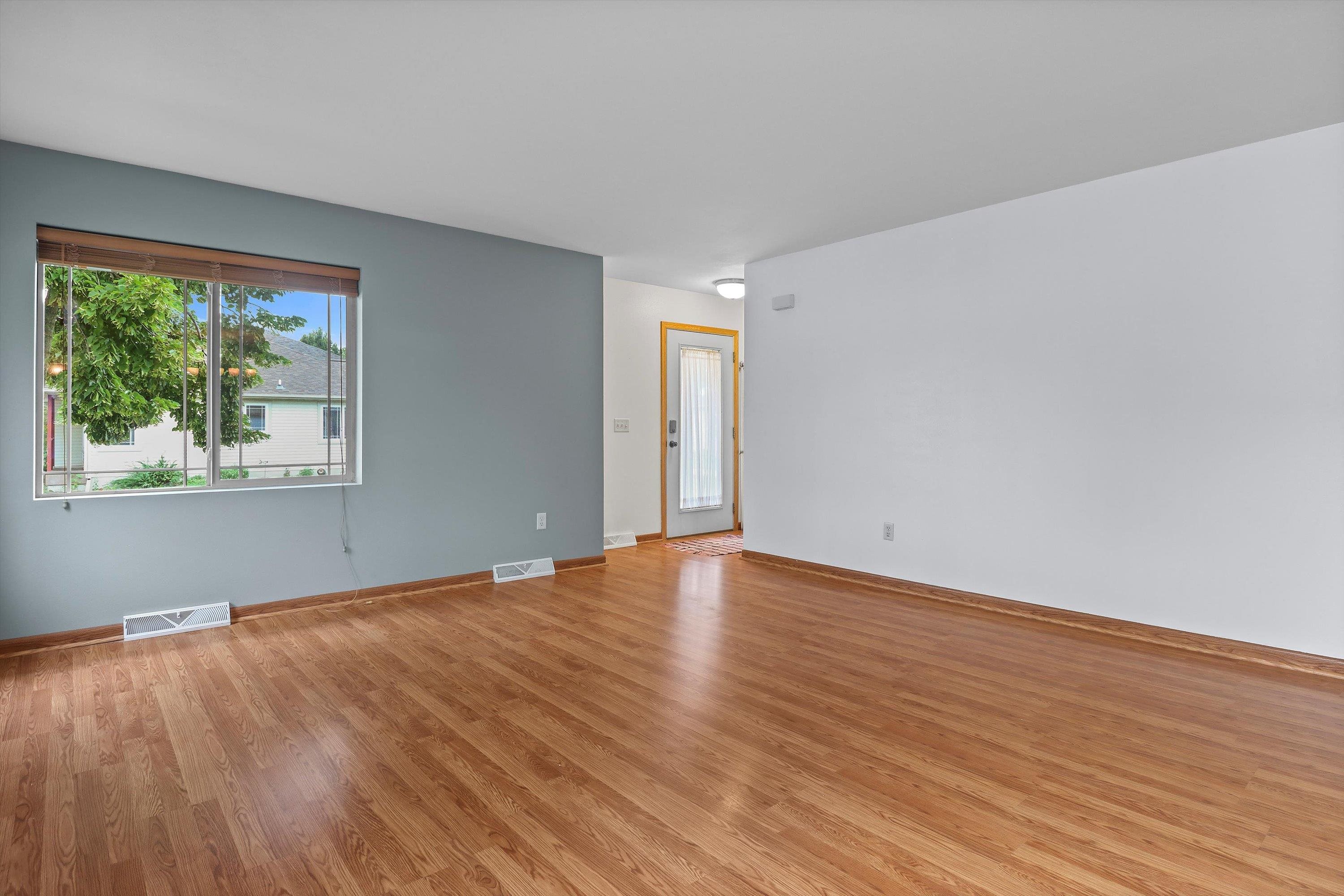 562 Lexington Drive Oregon, WI 53575 - Photo 7 of 35