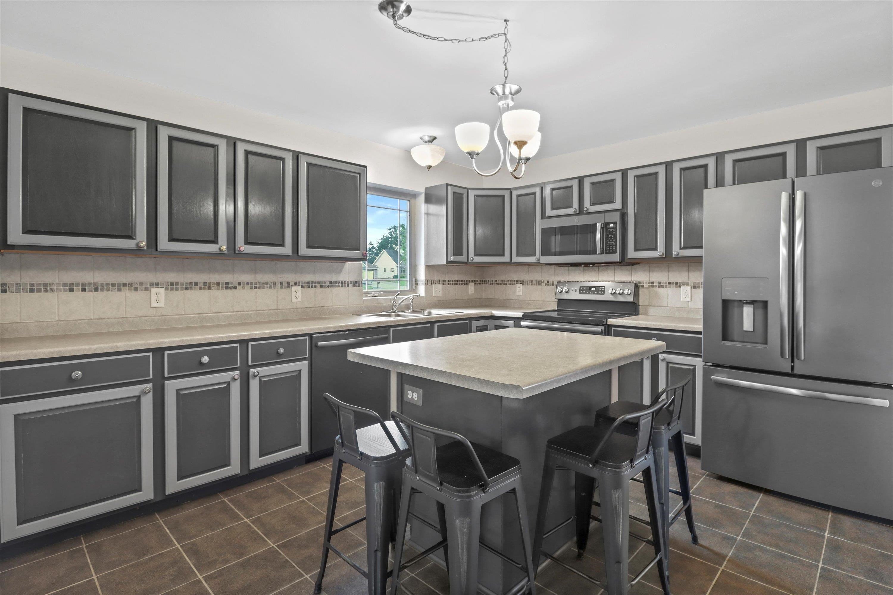 562 Lexington Drive Oregon, WI 53575 - Photo 9 of 35