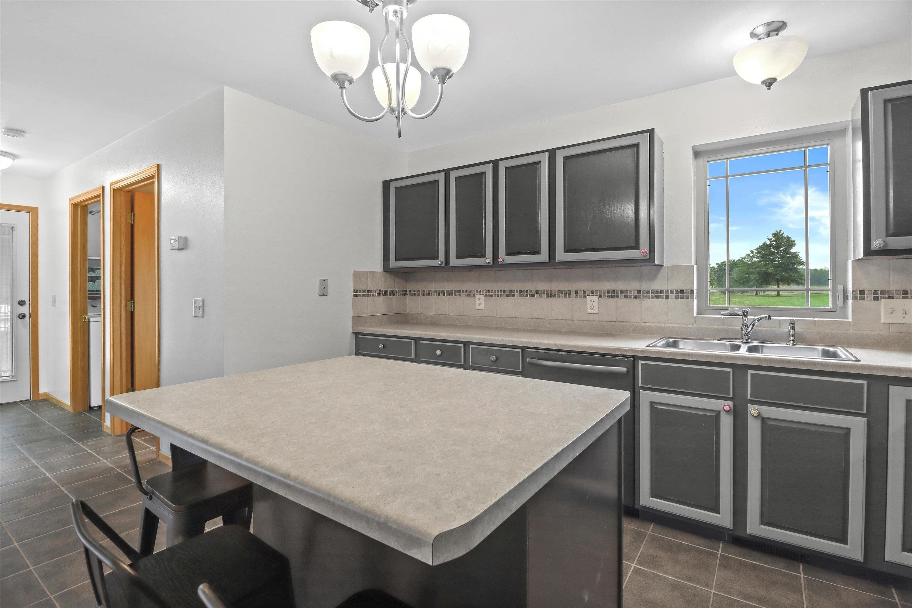 562 Lexington Drive Oregon, WI 53575 - Photo 10 of 35